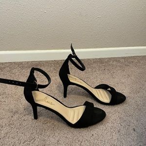 Lulus small heel shoes
